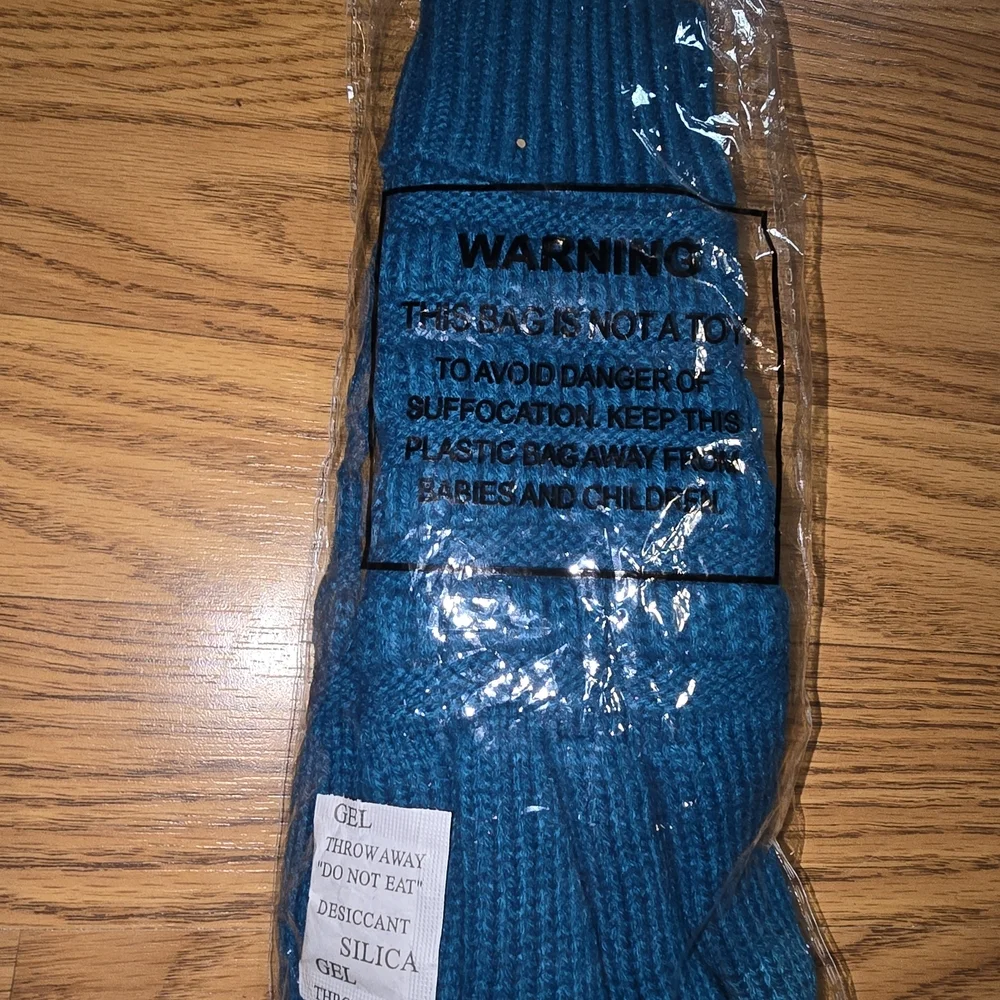 NWT C.C. Smart Tip Knit Winter Gloves